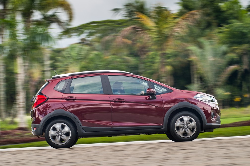 Lateral do Honda WR-V é praticamente idêntica à do Fit — Foto: Gustavo Epifânio/G1