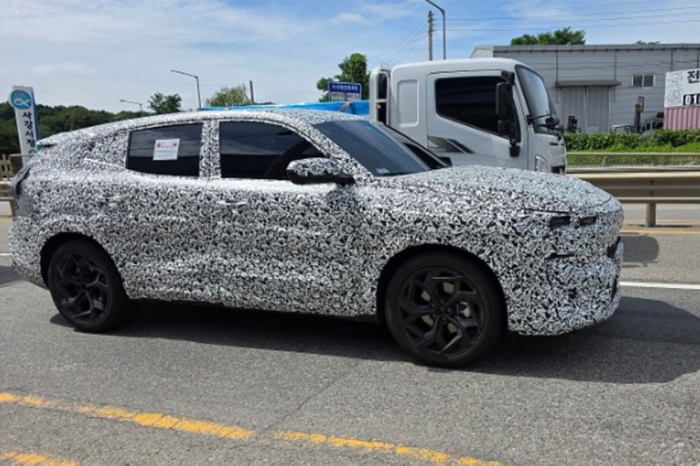 Novo SUV da Renault já foi flagrado em seus testes globais — Foto: Reprodução/AutoSpy