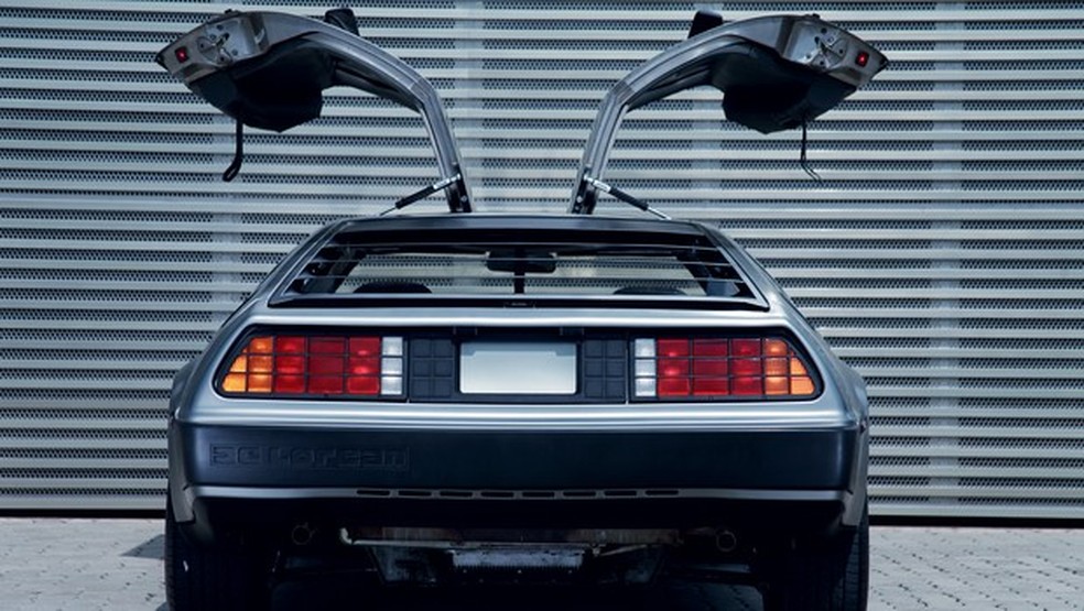 Embora seja uma raridade, o mítico DeLorean pode ser importado, pois já completou 30 anos recentemente (Foto: Divulgação) — Foto: Auto Esporte