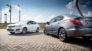 Citroën C4 Lounge versus Honda Civic 