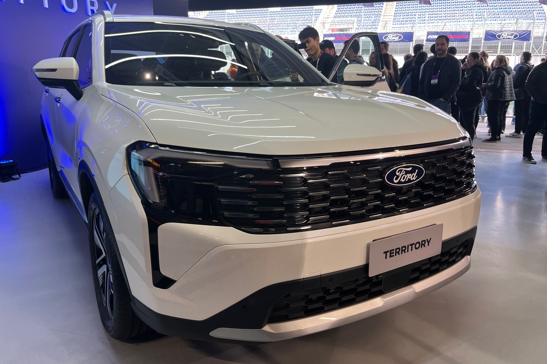 Novo Ford Territory 2026 muda visual e mantém preço de R$ 215 mil