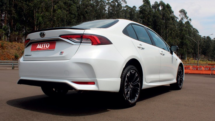 Toyota Corolla GR Sport -  O visual chama a atenção nas ruas, e no quesito segurança o Corolla é referência