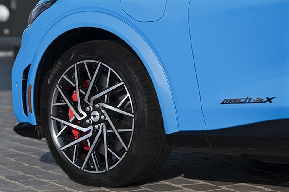 Pinças de freio são pintadas de vermelho na versão GT (Foto: Divulgação) — Foto: Auto Esporte