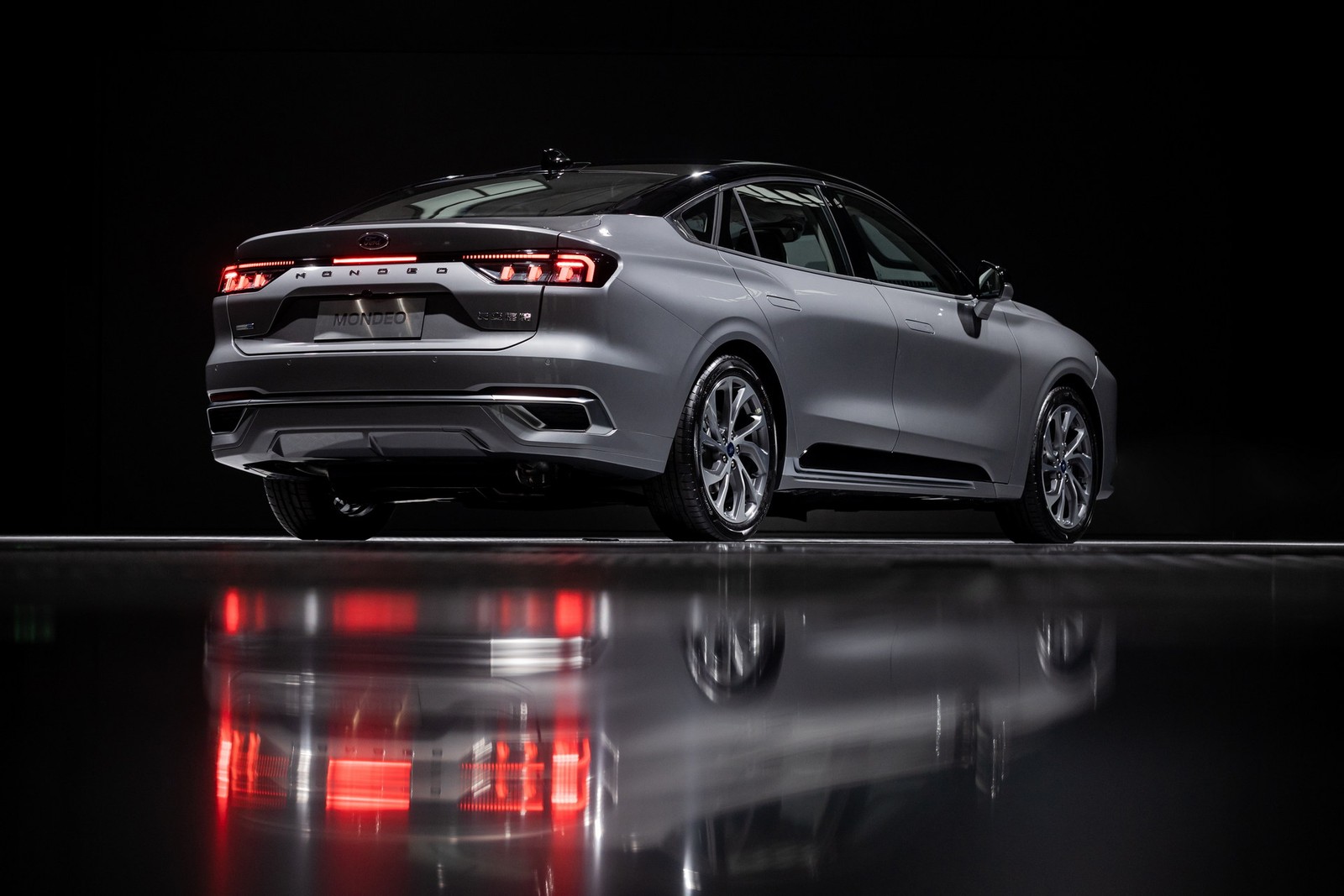 Ford Mondeo — Foto: Divulgação