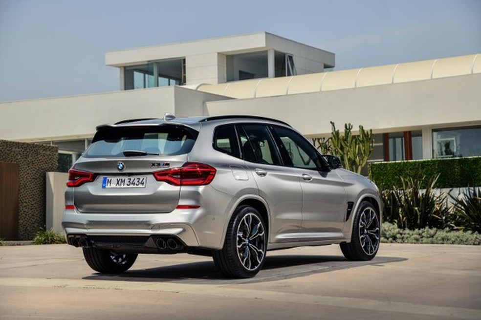 São quatro saídas de escape para distinguir a versão M (Foto: Divulgação) — Foto: Auto Esporte
