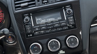 Rádio do modelo fotografado dará lugar a uma central multimídia sensível ao toque com GPS 