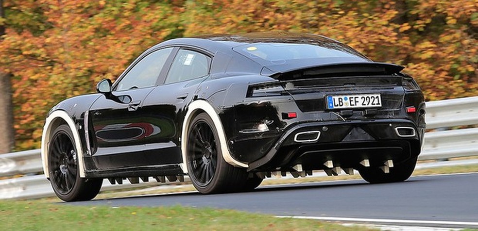 Porsche Mission E em testes na pista (Foto: Automedia) — Foto: Auto Esporte