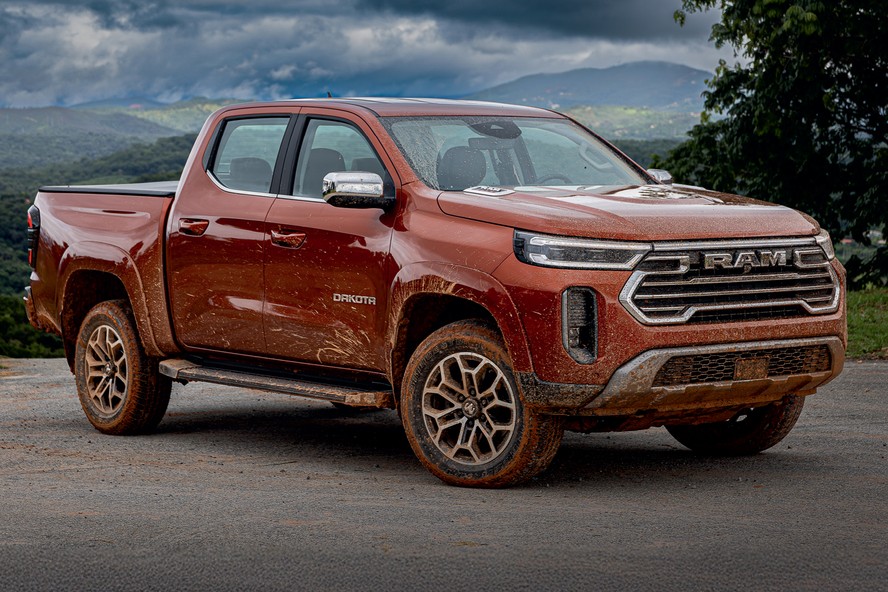 RAM Dakota Laramie 2026 - Frente diagonal