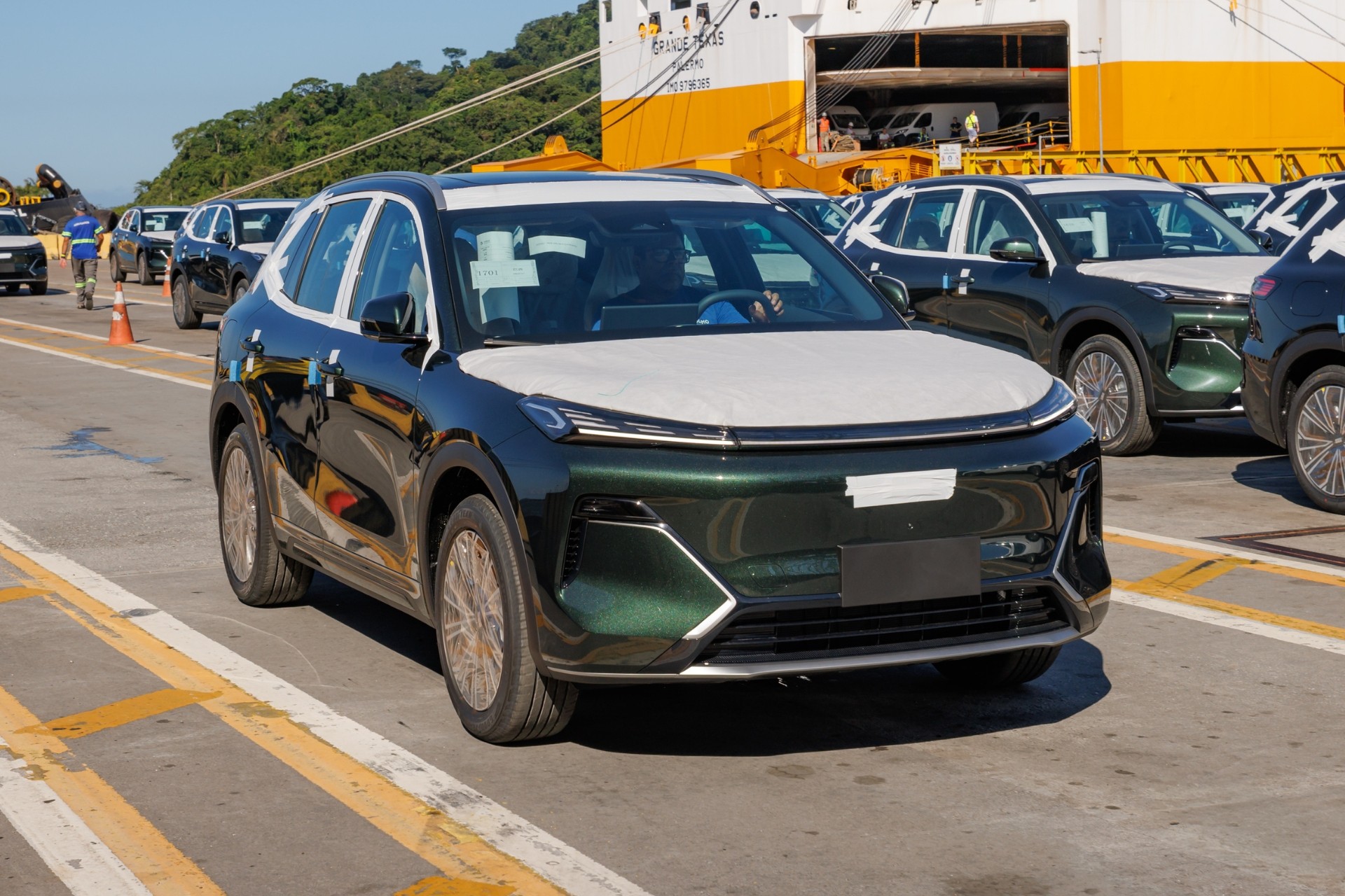 Geely EX5 EM-i já está no Brasil; saiba todos os detalhes do SUV híbrido