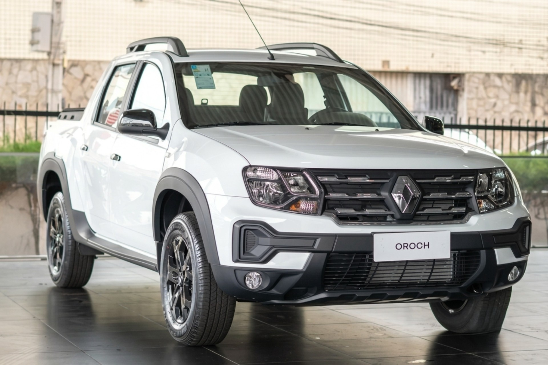 Renault Oroch é vendida com descontos de R$ 25 mil antes de sair de linha