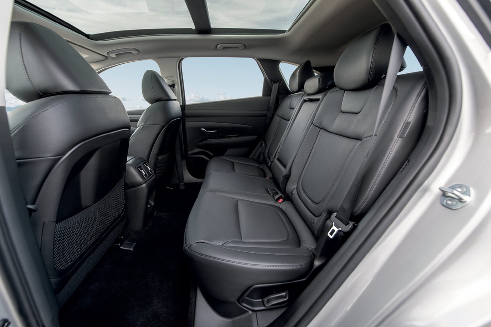 Segunda fileira do Tucson PHEV poderia ser corrediça para melhorar o espaço — Foto: Divulgação