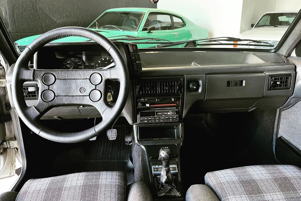 Volkswagen Voyage Sport 1993 traz acabamento em tecido nos bancos  — Foto: Divulgação/797 veículos