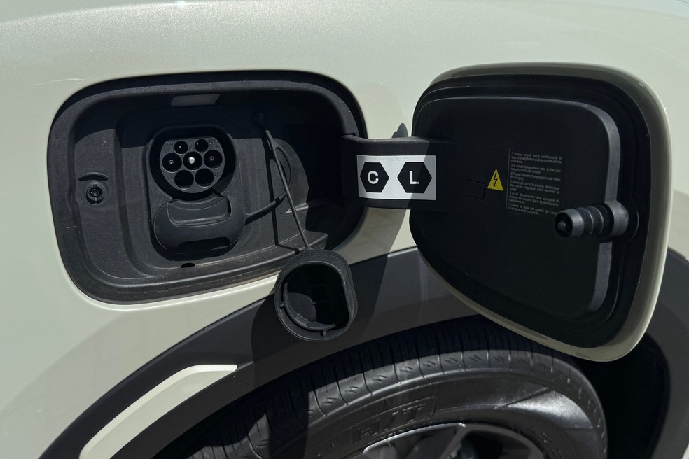 BYD Yuan Pro tem carregamento rápido DC de até 65 kW — Foto: Vitória Drehmer/Auto News Brasil