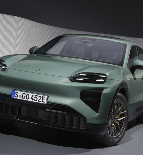 Ibrahimović chega de Porsche 918 Spyder de R$ 4,5 milhões na
