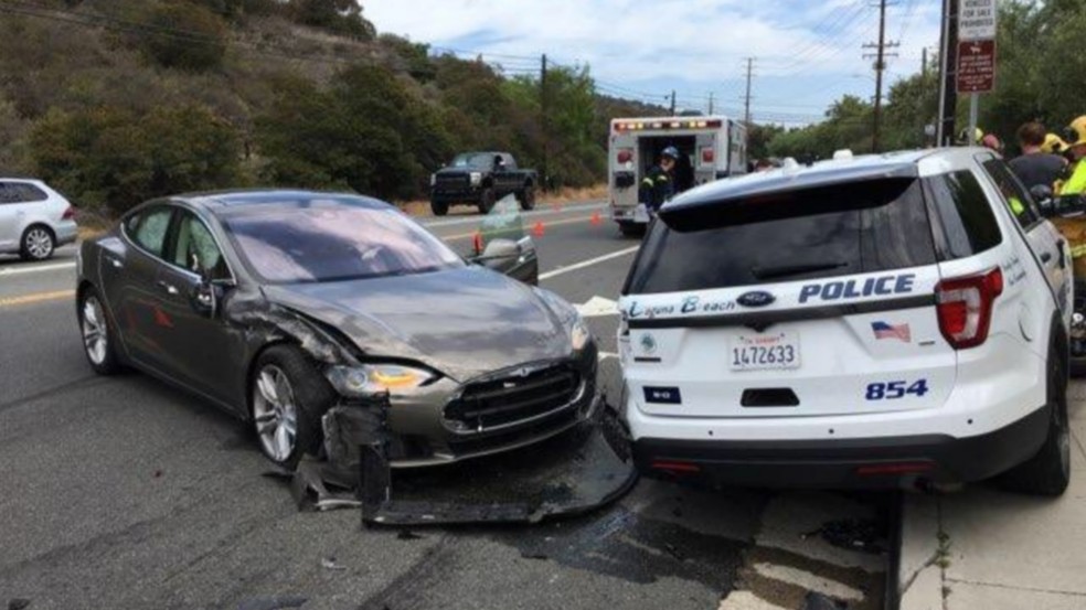 Dos 11 acidentes registrados entre 2018 e 2021envolvendo o Tesla Autopilot, 17 pessoas ficaram feridas e uma morreu — Foto: Laguna Beach Police Department