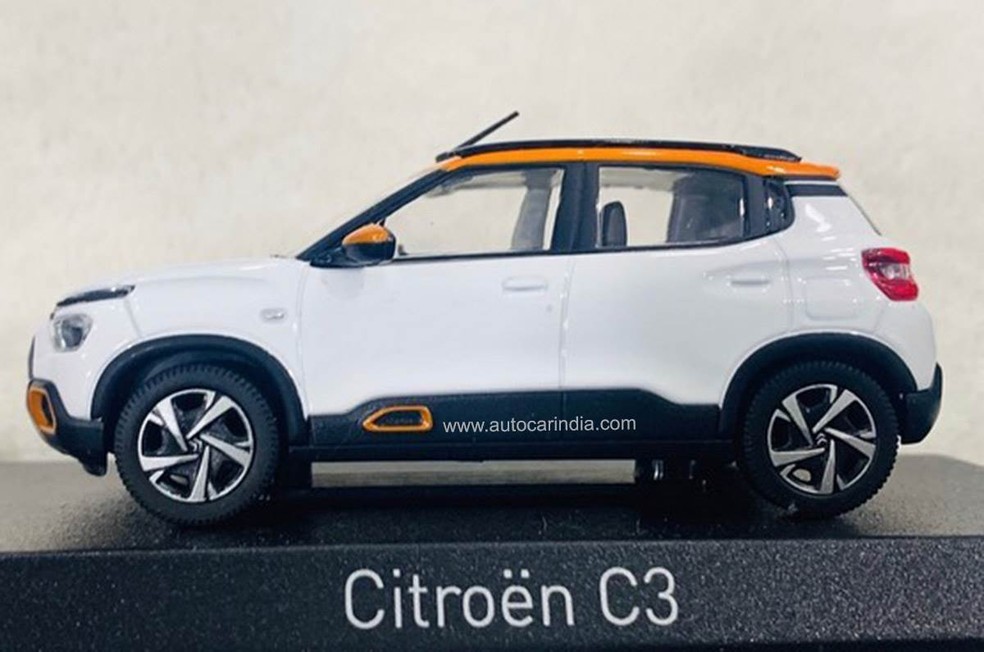 O grande aplique lateral na saia das portas repete o recurso aplicado até no C4 Cactus — Foto: Reprodução/Autocar India