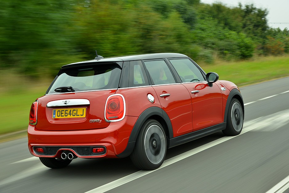 Mini Cooper com cinco portas
