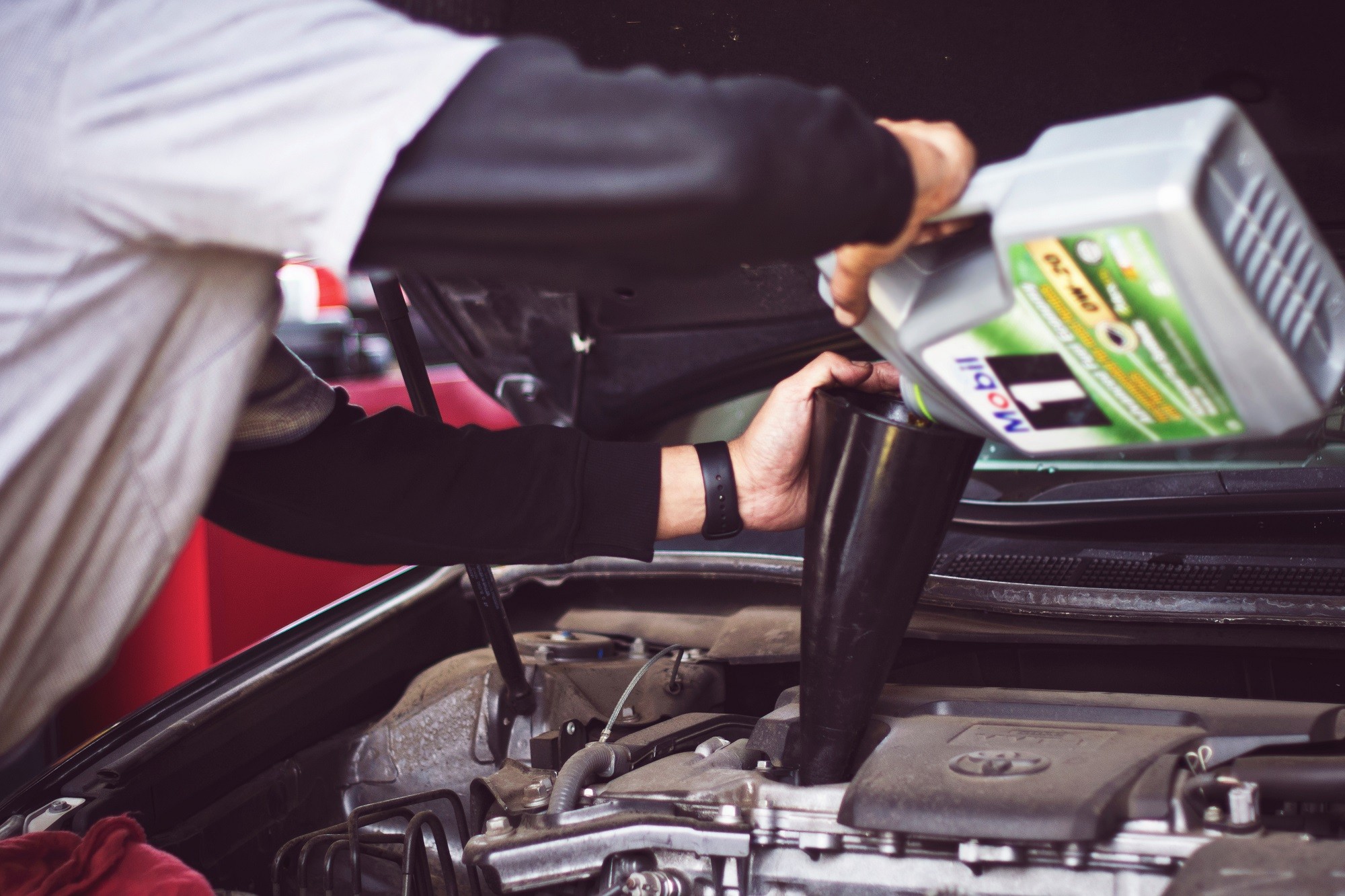 Troca de óleo do carro: confira o passo a passo