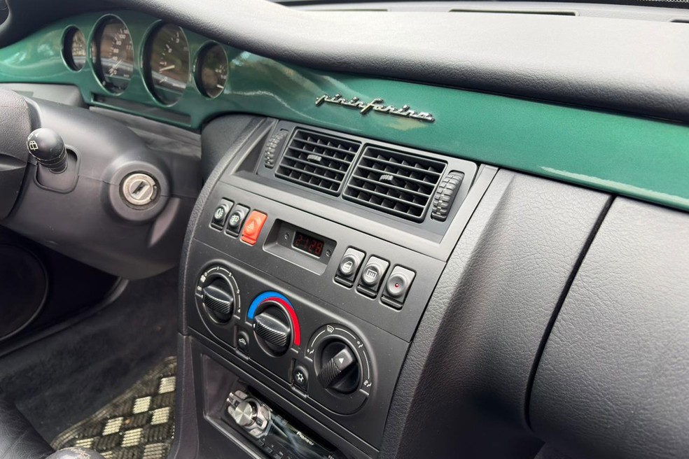 Famoso estúdio Pininfarina assinou o interior do clássico Fiat Coupé — Foto: Fernando Garcia/Auto News Brasil