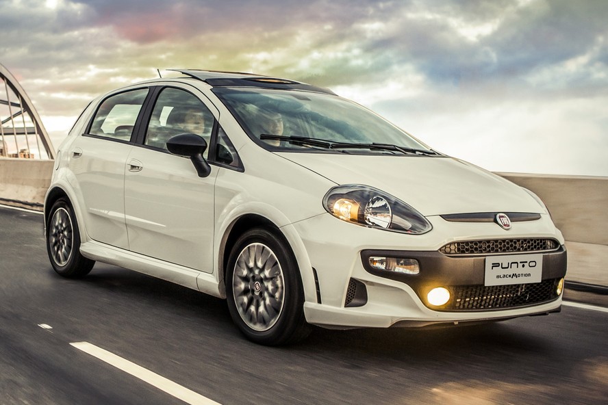 Fiat Punto Blackmotion tem teto solar e elementos exclusivos no visual