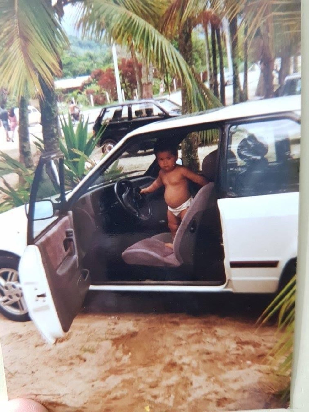 Curtindo o Escort em meados de 1995, em Ilhabela (SP) — Foto: Acervo pessoal