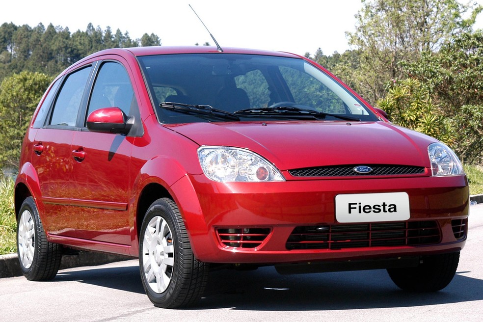 O Ford Fiesta de segunda geração era equipado com motor Zetec Rocam 1.6 aspirado flex. — Foto: Divulgação/Ford