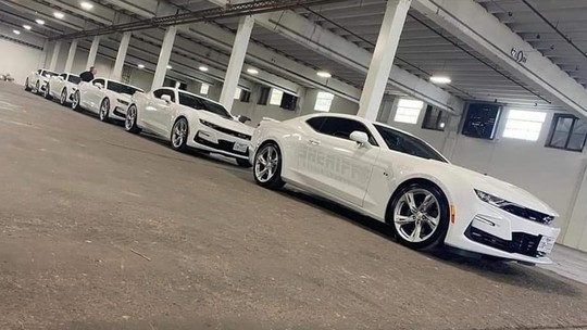 Polícia vai usar cinco Chevrolet Camaro disfarçados para multar motoristas acima da velocidade