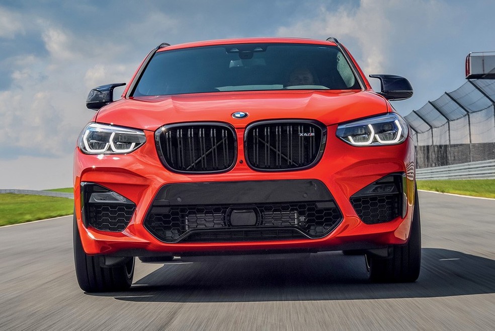 São cinco entradas de ar - todas são funcionais. Sistema de arrefecimento é diferente no X4 M em relação às outras versões (Foto: Divulgação/BMW) — Foto: Auto Esporte
