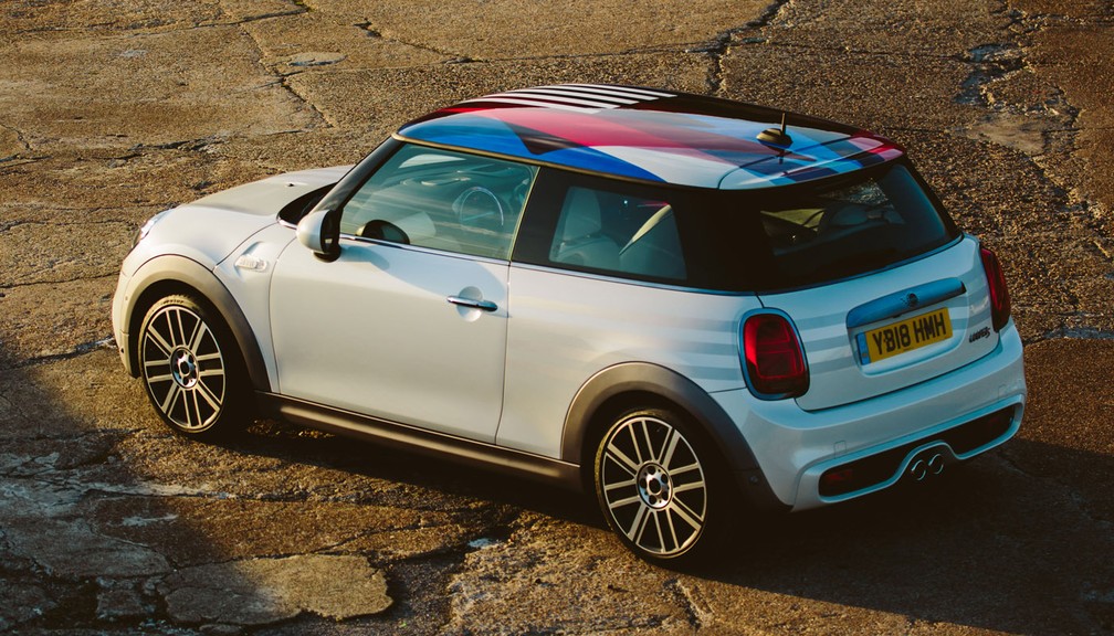 Mini hatch produzido especialmente para o casamento real britânico — Foto: Divulgação