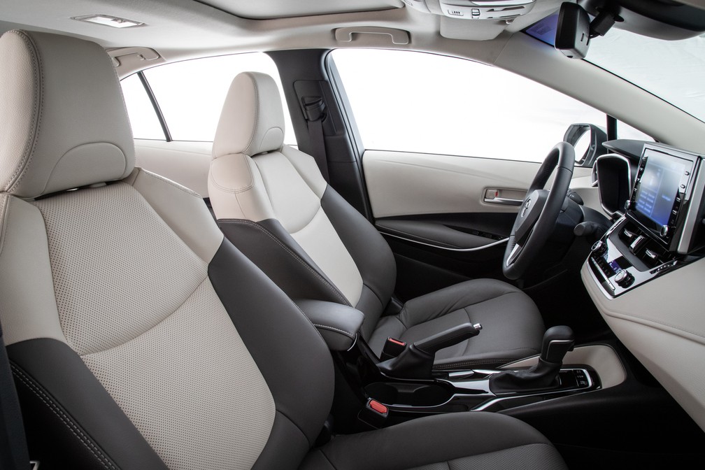 Acabamento em dois tons é exclusividade das versões Altis no Corolla — Foto: Divulgação/Toyota