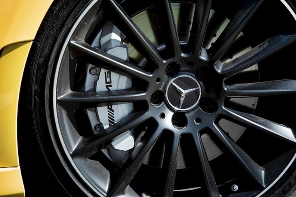 As rodas de 19 polegadas são diamantadas - e pretas (Foto: Divulgação) — Foto: Auto Esporte