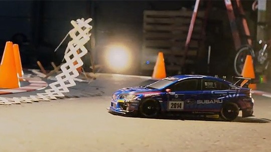 Subaru testa velocidade contra palitos de sorvete