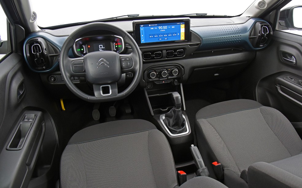 Citroën C3 tem interior simples, mas com bom acabamento — Foto: Murilo Góes/Autoesporte