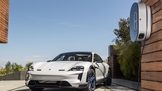 Porsche Taycan promete "alma" de esportivo para se diferenciar do Tesla Model S