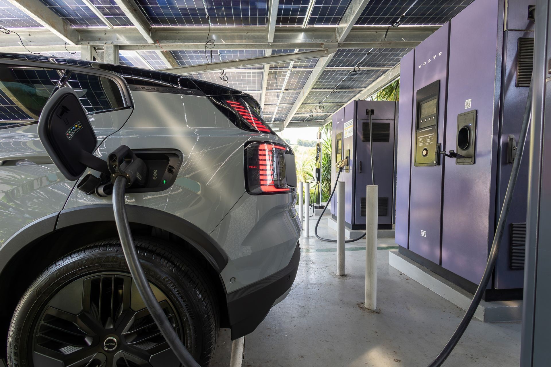 Volvo vai cobrar recarga de carros elétricos dos próprios clientes no Brasil