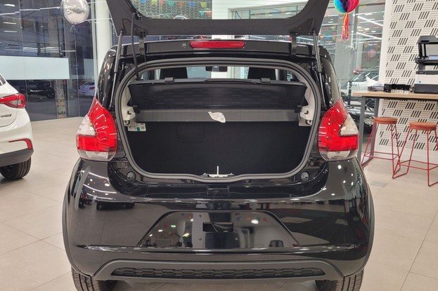 Fiat Mobi Like 2025 - porta-malas
