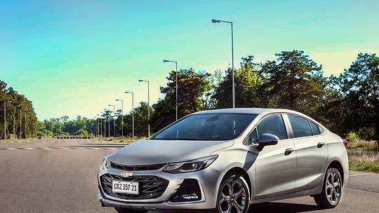 Chevrolet Cruze LTZ retorna com visual esportivado para mirar no Toyota Corolla GR-S