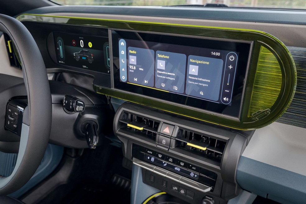Interface da central multimídia do Fiat Grande Panda Hybrid é a mesma de outros carros da Stellantis, como o Citroën C3 — Foto: Divulgação