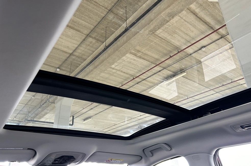 Teto solar panorâmico do Caoa Chery Tiggo 8 Max Drive — Foto: André Paixão/Auto News Brasil