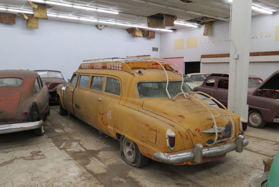 Coleção com mais de 700 carros vintage é leiloada nos EUA
