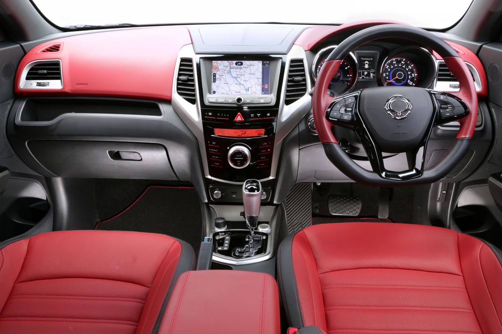 Interior do SSangYong Tivoli — Foto: Divulgação