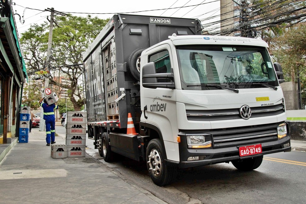 A Ambev é a principal compradora do e-Delivery até o momento: sua cerveja será transportada por ele — Foto: Divulgação
