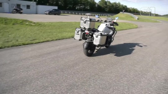 Moto BMW que anda sozinha, fim do Fusca e mais destaques de carros e motos na semana