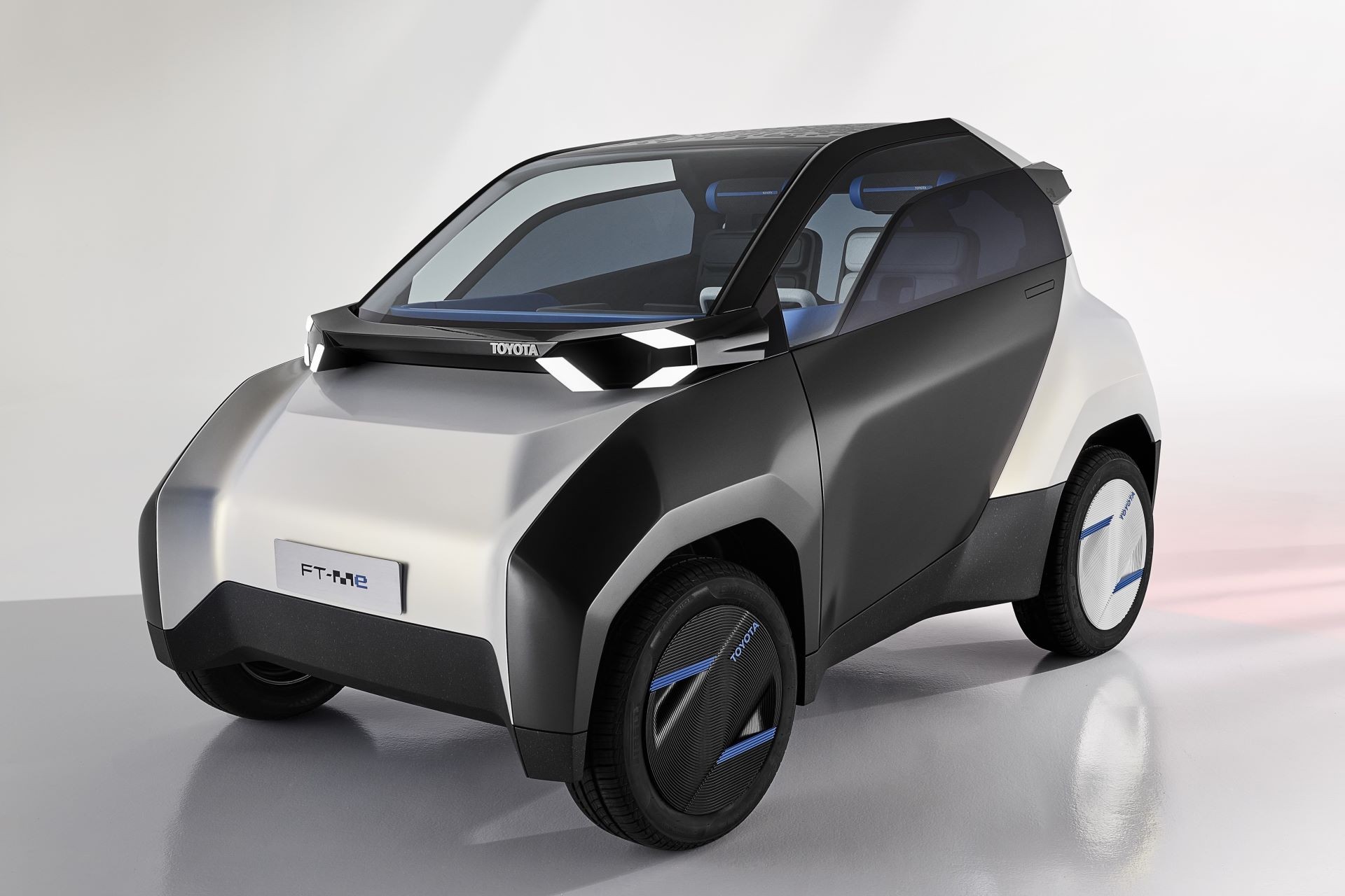 Novo minicarro da Toyota não tem pedais e até adolescentes podem dirigir