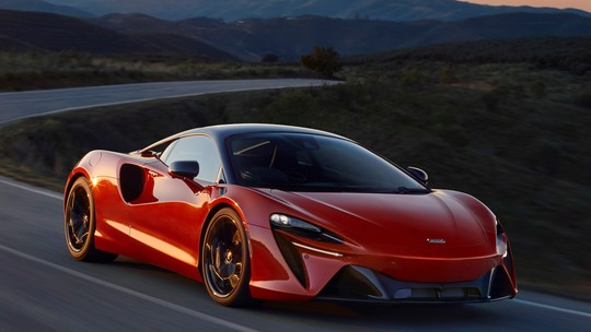 Novo McLaren Artura tem "pneus que pensam" e ar-condicionado que funciona com o motor desligado
