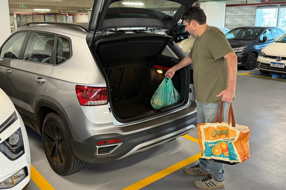Senatran recomenda o transporte de itens soltos somente no porta-malas; para irem na cabine, devem estar presos a algo — Foto: Cauê Lira/Auto News Brasil