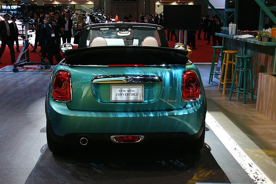Mini Cooper conversível no Salão de Tóquio 2015