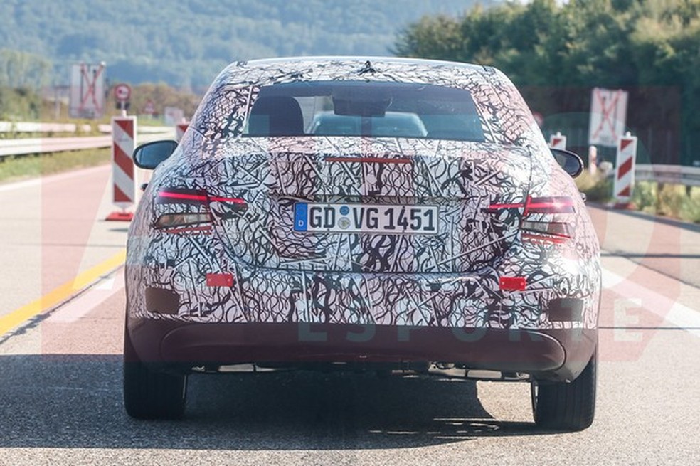 Novo Mercedes Classe A é flagrado na Alemanha (Foto: Automedia) — Foto: Auto Esporte