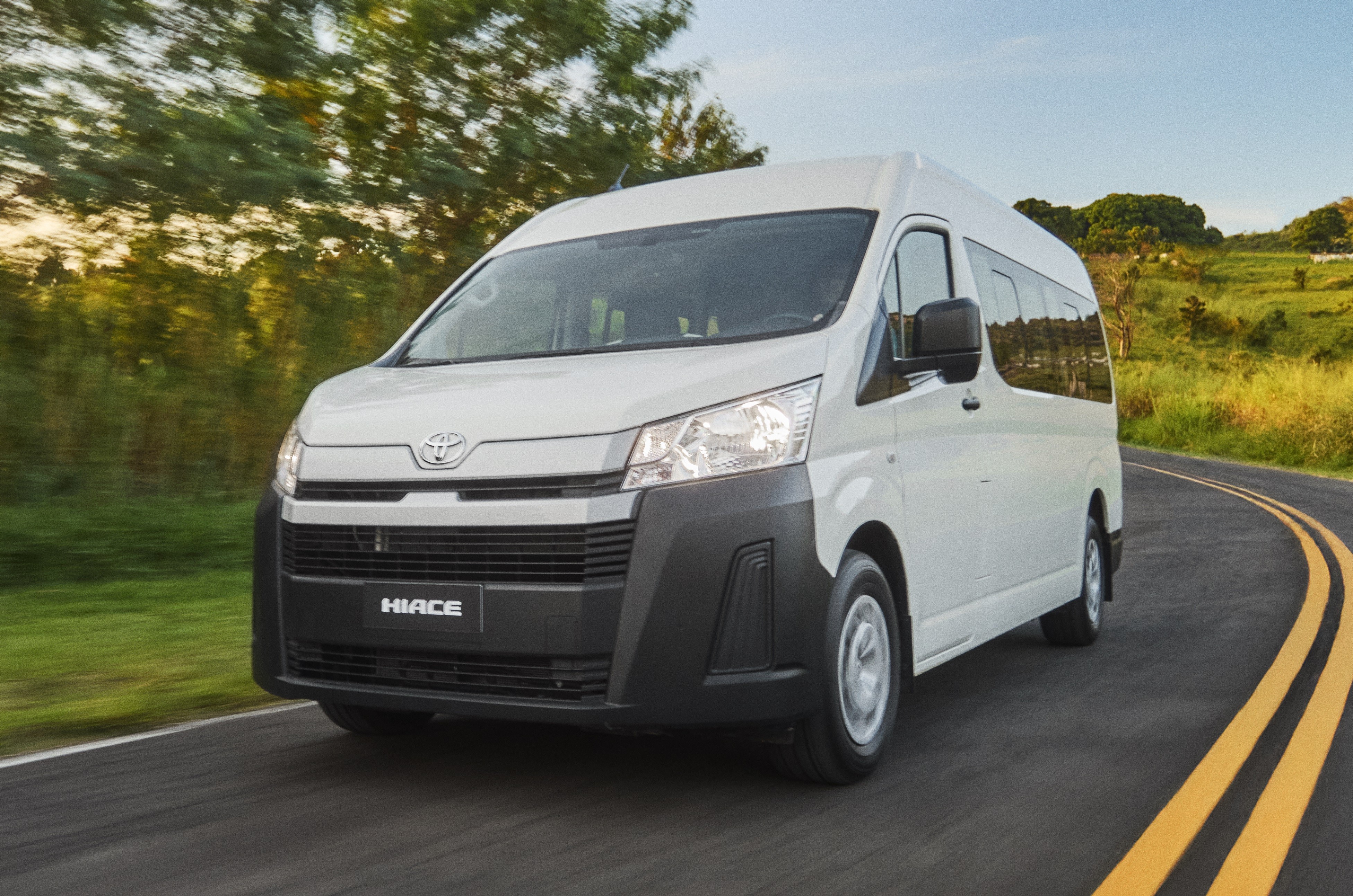 Toyota Hiace chega com motor e preço de Hilux contra Ducato e Master