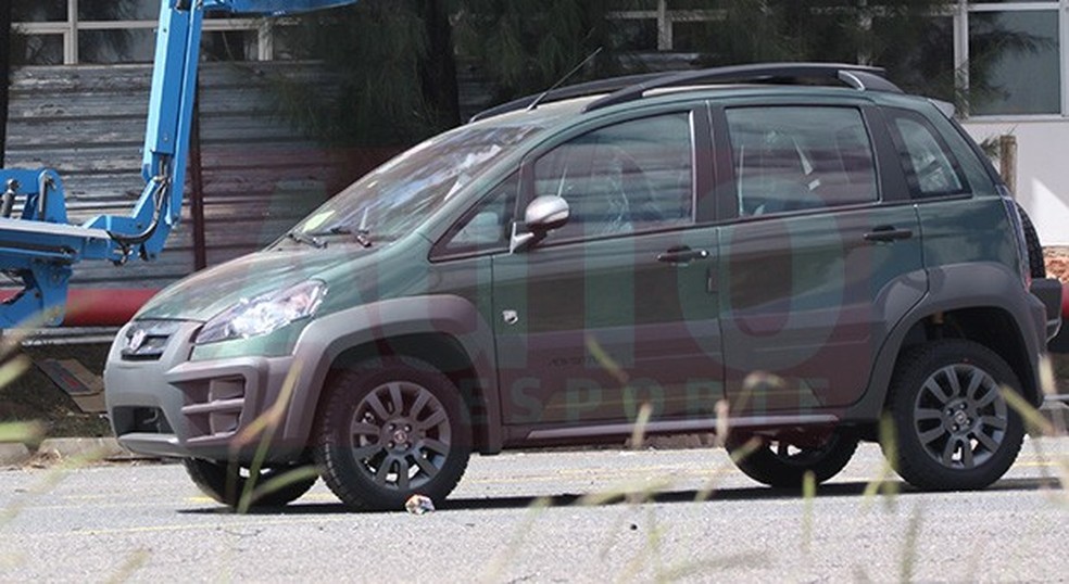 Flagra do Fiat Idea Adventure Xtreme (Foto: Marlos Ney Vidal/Auto News Brasil) — Foto: Auto Esporte